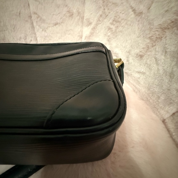 Louis Vuitton Black Trocadero Crossbody Bag - Picture 9 of 13